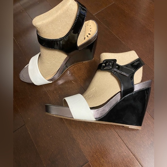 Stylish Black and White Wedges - Picture 3 of 5